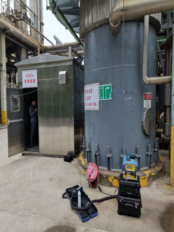 我司人員攜帶非甲烷總烴分析儀奔赴魯西化工測(cè)試現(xiàn)場